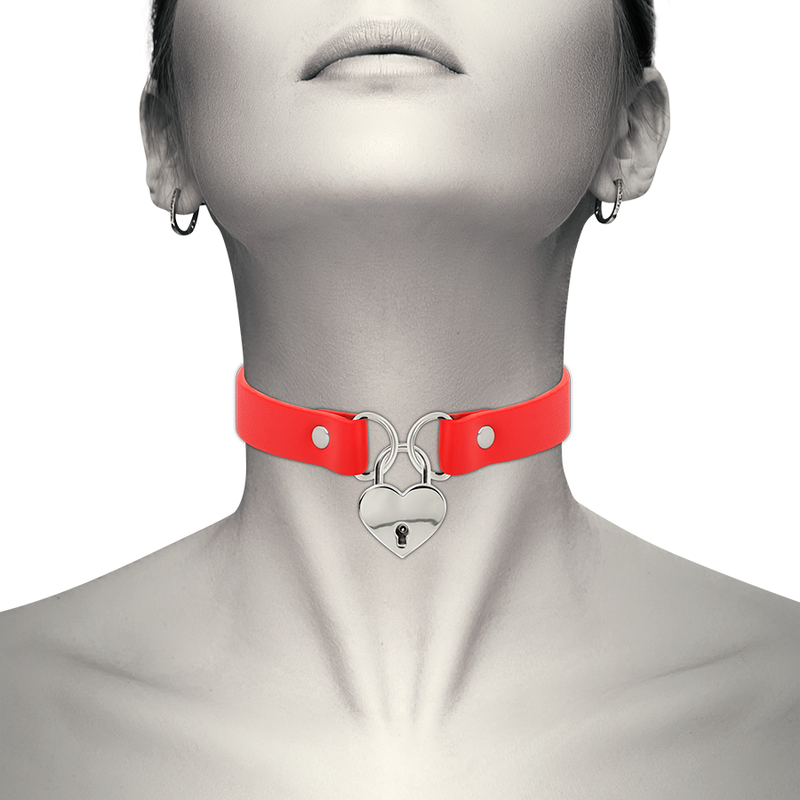 COQUETTE CHIC DESIRE - COLLIER ROUGE EN CUIR VEGAN AVEC ACCESSOIRE CŒUR ET CLÉ