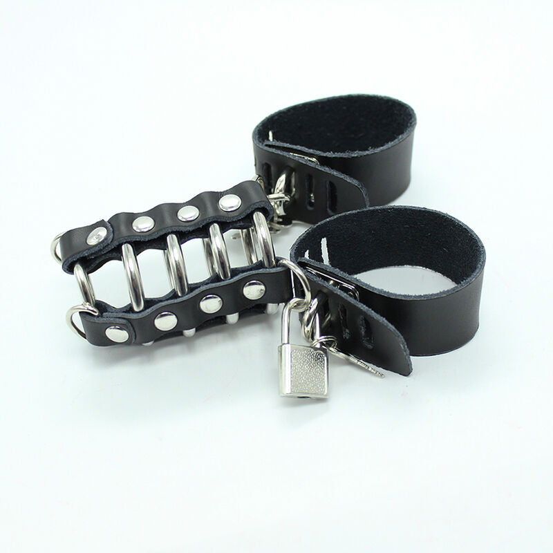 OHMAMA FETISH - PÉNIS EN CAOUTCHOUC AVEC ANNEAUX MÉTALLIQUES ET SANGLES EN CUIR