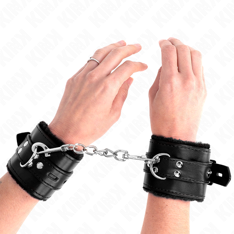 KINK - MENOTTES DOUBLÉES DE FOURRURE AVEC DES TROUS CARRÉS, NOIR ET NOIR, CEINTURE RÉGLABLE 17-29 CM X 6 CM