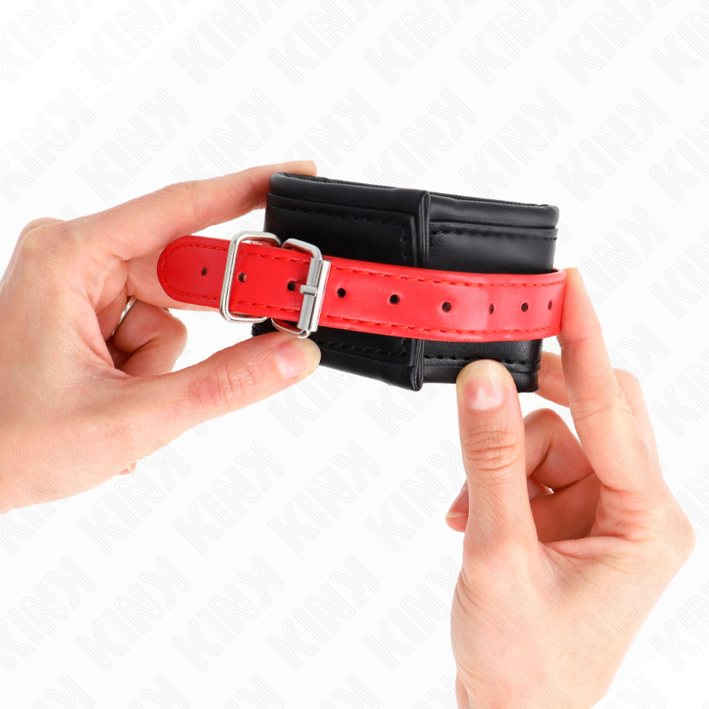 KINK - MENOTTES NOIRES AVEC SANGLE ROUGE AJUSTABLES 17-28 CM X 6 CM